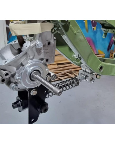 Ressort moteur Will Racing Peugeot 103 SP MVL pour carters Polini Malossi avec rotule uniball et patte fixation châssis alu